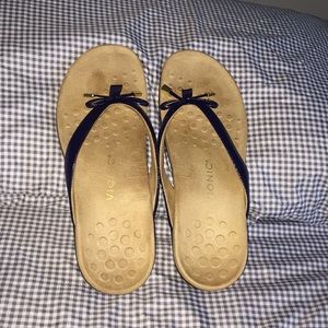 VIONIC Thong Sandals Size 11. Dark Navy. New